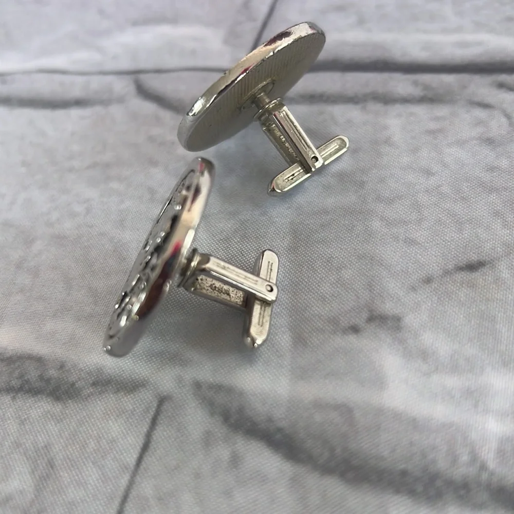 Vintage Hickok Round shaped silver toned cuff links
